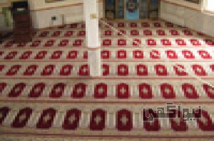 فرش سجاده اي كاشان.  فرش محرابي  سجاده كاشان  فرش كاشان  فرش مسجدي  منبر يك پله   محراب چوبي 