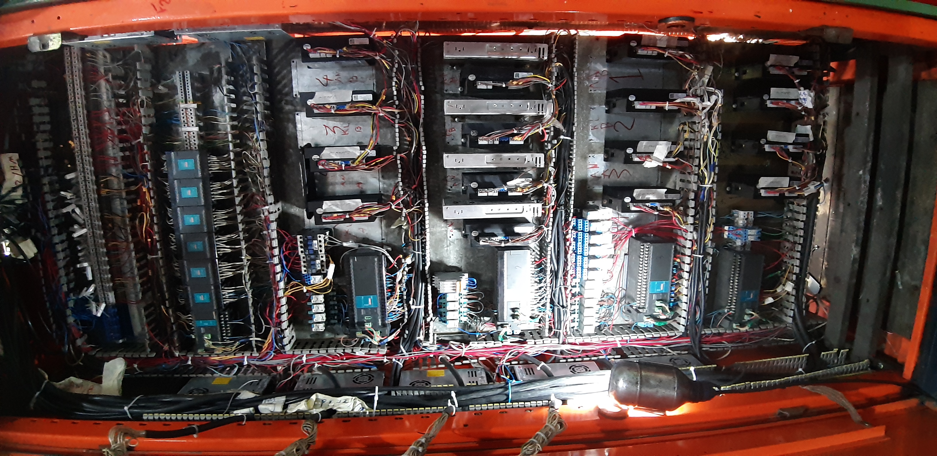 برقکار صنعتی و نصب دزدگیر و دوربین مداربسته