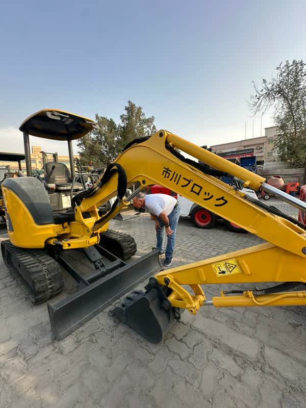 مینی بیل کوماتسو Pc27mr مدل 2012 موتور 3 سیلندر دیزل